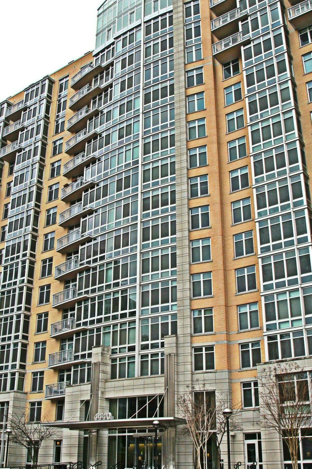 Weichert Suites At Wisconsin Place Chevy Chase Bagian luar foto